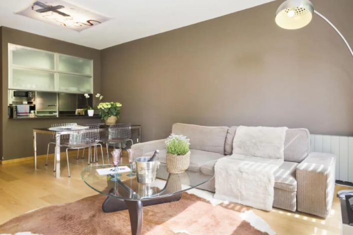 UG-Airbnb_Luxus-Apartment-Barcelona^2